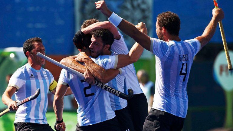 Los Leones le ganaron a España y quedaron a un paso de la medalla