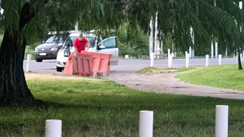 Crece la polémica y la pelea entre vecinos por los colados de la Ruta 22. Crece la polémica y la pelea entre vecinos por los colados de la Ruta 22.