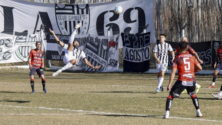 Taborda metió una chilena con el partido 0 a 0 que el arquero de Huracán tiró al córner.