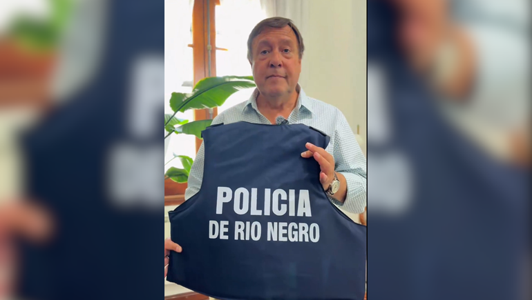 El gobernador, Alberto Weretilneck anunció la adquisición de los 600 nuevos chalecos antibala.