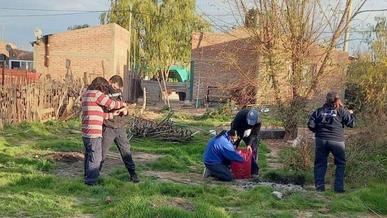 Roca: allanaron la casa de la mujer que dejó morir de hambre a su perro