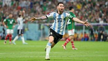 Lionel Messi festeja su histórico gol a México. 