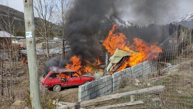Le incendiaron la casa al presunto abusador de una nena