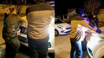 La pareja detenida durante la madrugada de este martes en Allen. Están acusados de asaltar a un taxista de Neuquén. La pareja detenida durante la madrugada de este martes en Allen. Están acusados de asaltar a un taxista de Neuquén.
