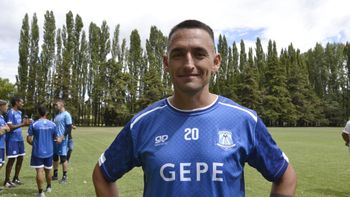 Héctor Rueda, el ídolo de Deportivo Rincón: Vamos a ir por todo, como siempre | LMCipolletti.com Héctor Rueda, el ídolo de Deportivo Rincón: Vamos a ir por todo, como siempre