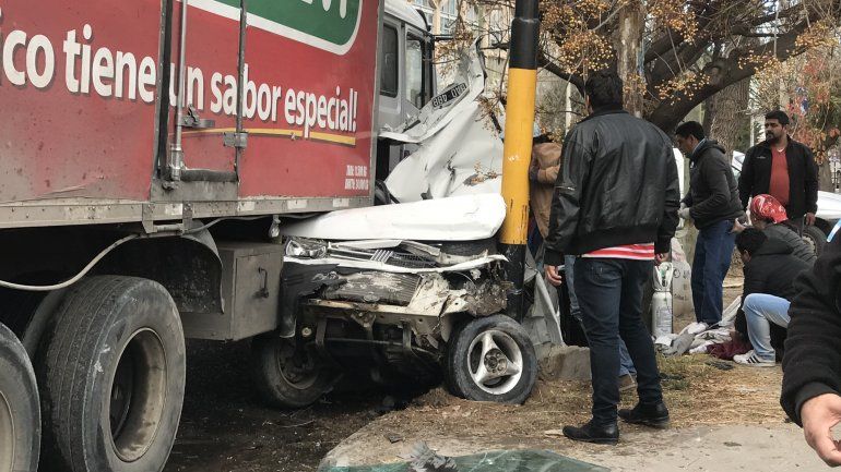 Murió el bebé que estaba en el auto que fue aplastado por un camión sin frenos