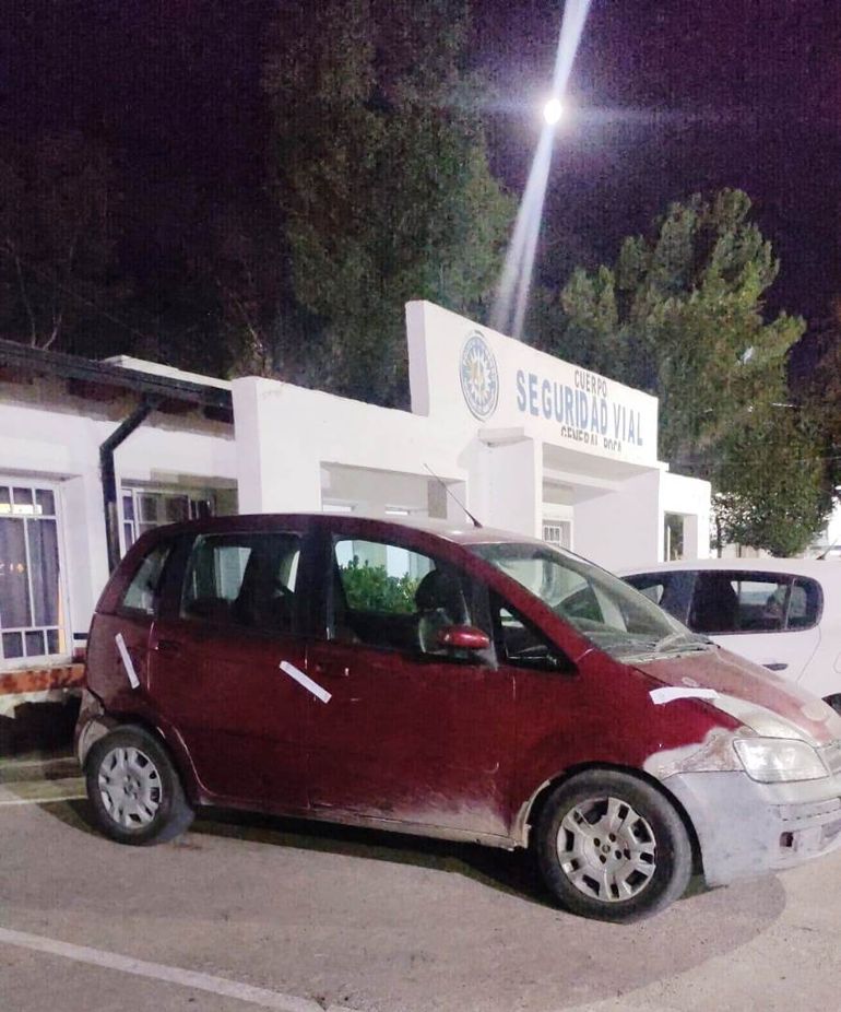 En General Roca, sobre el ingreso por ruta 22, la policía de Seguridad Vial secuestró otro Fiat con pedido vigente de secuestro desde 2020.