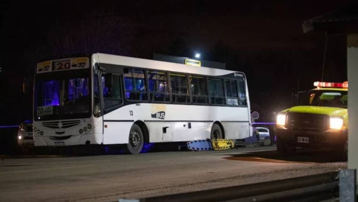 Un hombre murió al ser atropellado por un micro de transporte urbano