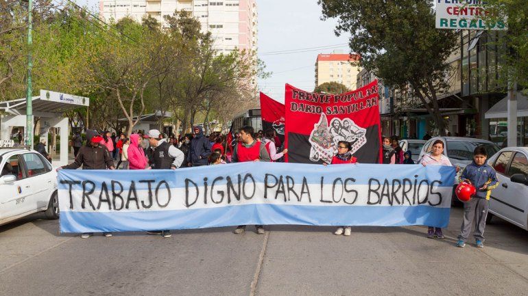 Integrantes del MTD protestaron ayer frente al edificio municipal.