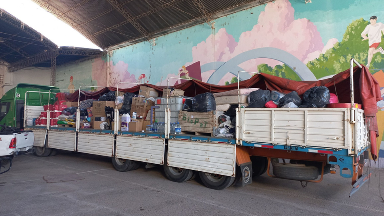 La Red Solidaria Banco de Medicamentos Solidarios Patagónicos partió con un semi repleto de donaciones a El Bolsón.