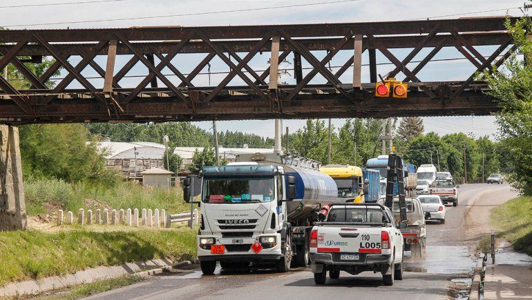 Semáforos colgantes para evitar choques en el puente del tren