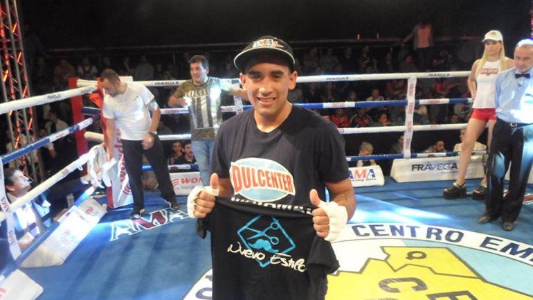 Matamala ganó con claridad su pelea de semifondo contra Torres en Quilmes.