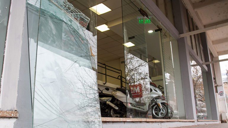 Comerciantes y la Policía se reúnen para frenar a los ladrones