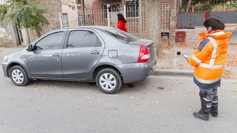 El Municipio adquirió un decibelímetro para controlar los ruidos molestos de autos y motos en la ciudad.&nbsp;