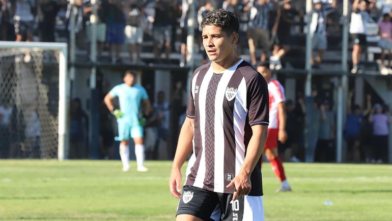 Brandon Obregón cumplió la suspensión y puede volver al equipo titular de Cipo.