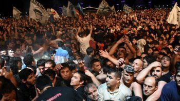 confirman al menos dos muertos en el multitudinario show del indio solari