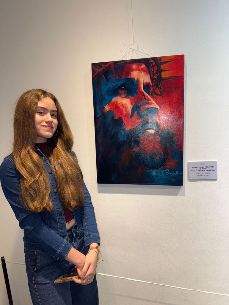 Alma Eluney Prospitti, 13 años  con su obra “Mirada Celestial”.