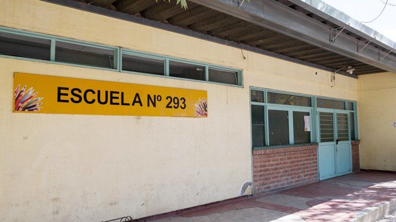 La Escuela 293 comenzó la mudanza y dejará su antiguo edificio para que funcionen allí el Jardín 120 y la UNRN.