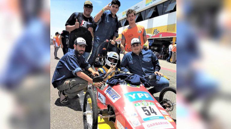 Estudiantes del CET 9 llegaron a Buenos Aires con su auto eléctrico