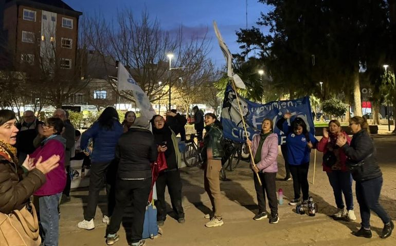 Se reunieron el martes en la plaza San Martín dirigentes y militantes sociales