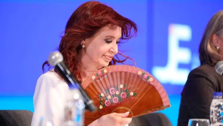 Cristina volvió a embestir a Macri y denunció una estafa del FMI