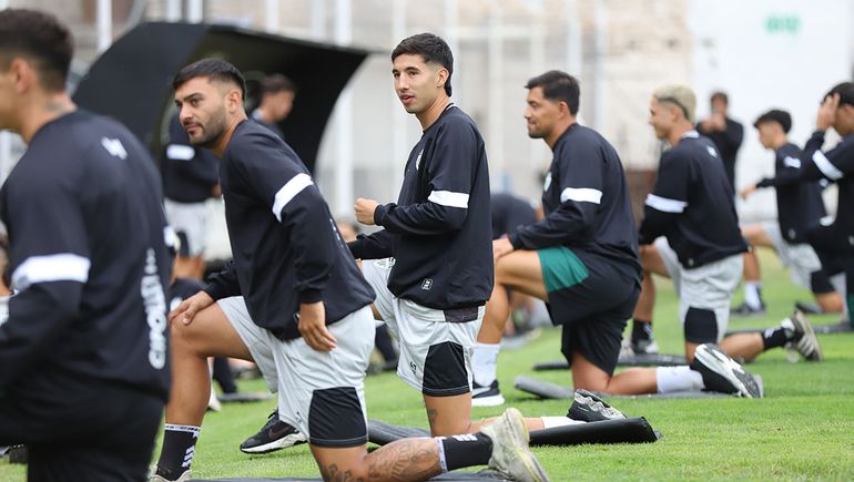 Almirón viene siendo titular en Cipolletti. Almirón viene siendo titular en Cipolletti.