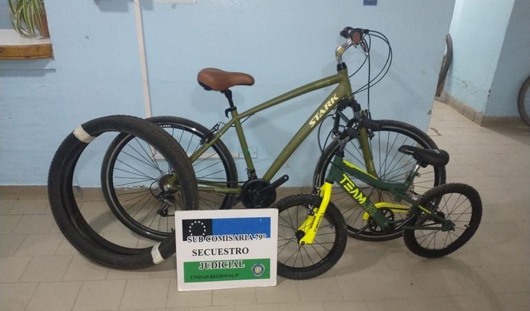 Las dos bicicletas y las cubiertas fueron recuperadas por efectivos de la Subcomisaría 79 de las 1.200 Viviendas. Hicieron dos allanamientos en ese barrio y en uno de ellos secuestraron marihuana.&nbsp;
