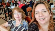 Cecilia junto a su mamá, en tiempos felices. Ahora rompió el silencio. Conmovedor relato.
