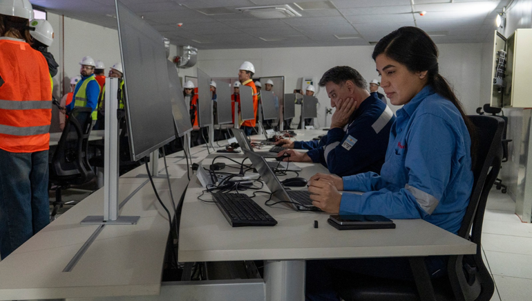 El centro de control del VMOS, llevara el control absoluto de las operaciones las 24 horas. El centro de control del VMOS, llevara el control absoluto de las operaciones las 24 horas.