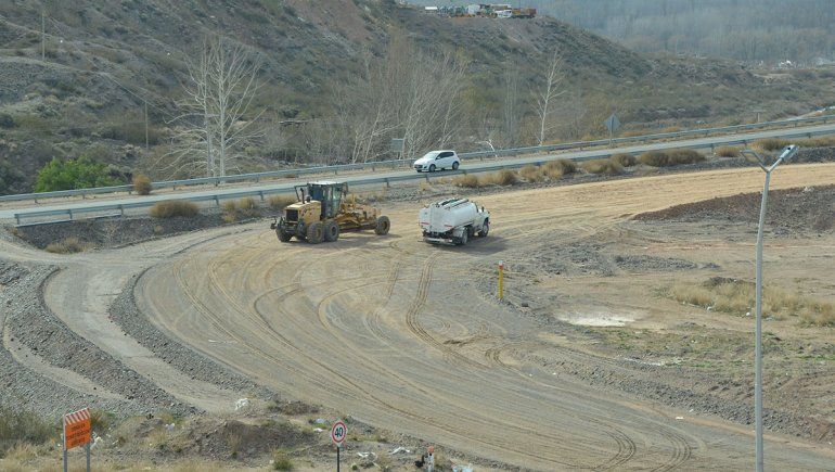Retomaron trabajos de los rulos del tercer puente, pero el dólar pone en duda la obra