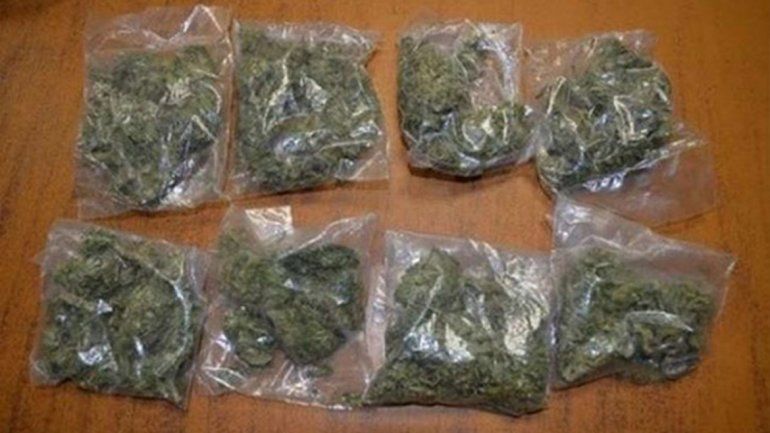 Los atraparon con medio kilo de marihuana en el baúl