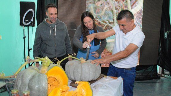 Entregaron premios a los zapallos XL en Cutral Co