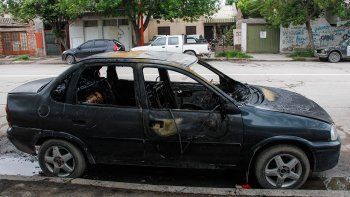 bronca: le prendieron fuego el auto a un vecino cipoleno