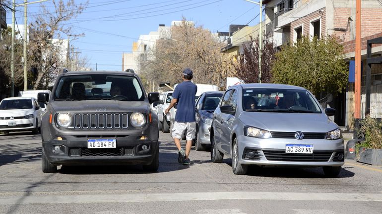 En cada esquina céntrica o al menos en la mayoría hay un trapito en Cipolletti.