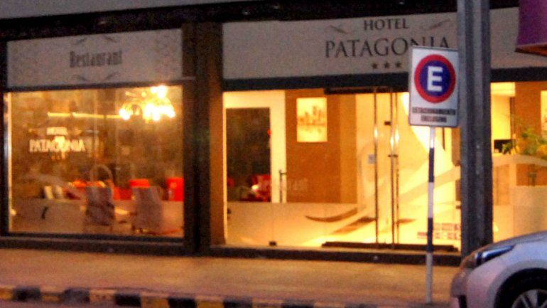 El espacio vacío para estacionar grafica el movimiento en los hoteles. Esperan más reservas desde el viernes 15.