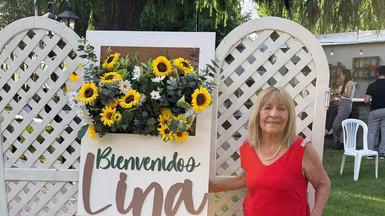 Elohina Ramírez, la abuela que se hizo viral al entrar a su cumpleaños como Wanda Nara en Cipolletti