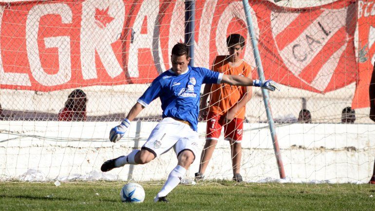 Alasia es uno de los futbolistas que han estado presentes en todos los partidos del campeonato en Cipolletti.