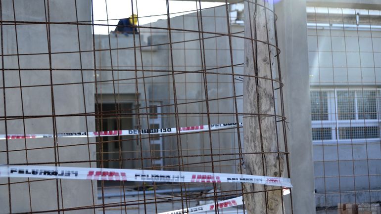 En aproximadamente dos meses, los estudiantes podrán comenzar su nueva etapa de estudio en el edificio escolar. En aproximadamente dos meses, los estudiantes podrán comenzar su nueva etapa de estudio en el edificio escolar.