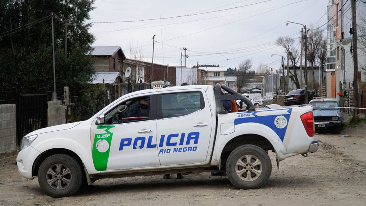 La policía en la escena del crimen.