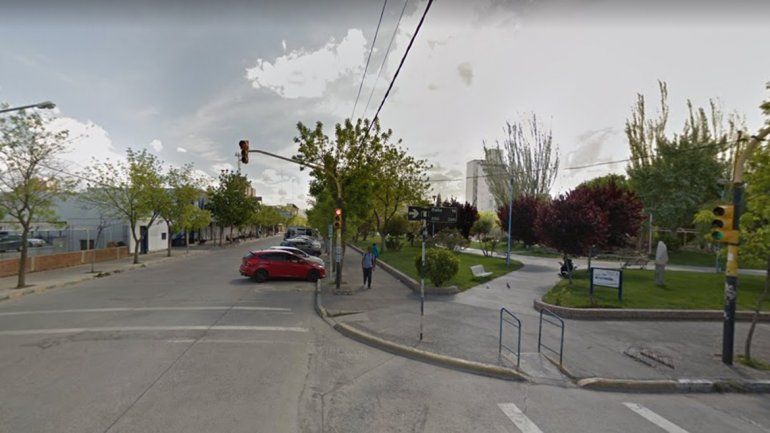 El hecho se inseguridad ocurrió en la intersección de las calles Villegas e Yrigoyen, en pleno centro de Cipolletti. 