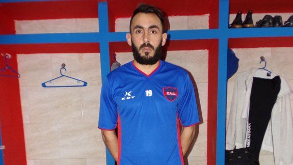 Wagner llegará para reforzar la banda izquierda