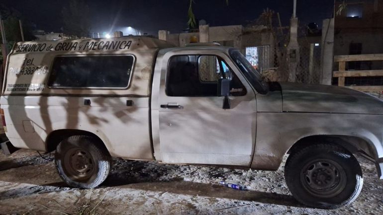 La camioneta recuperada por la policía de Cipolletti. Los ladrones encontraron que tenía las llaves colocadas y se la llevaron.&nbsp;