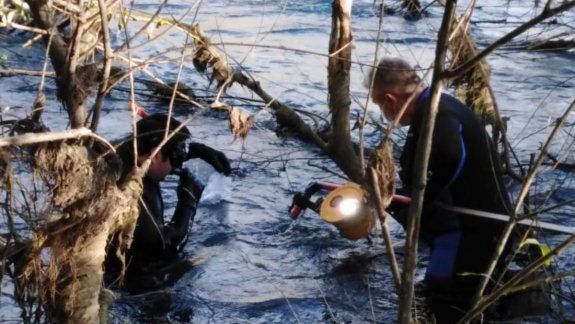 No hay rastros del hombre que se tiró al río Neuquén