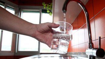 se rompio un cano y toda la ciudad se quedo sin agua