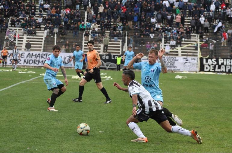 Cipo perdió con Bolívar sin merecerlo y hubo incidentes en La Visera