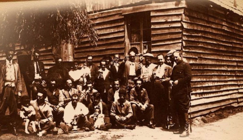 Don Otto Tipp y sus parroquianos, en la fábrica de cerveza donde comenzó el movimiento secesionista. Foto: RedaccionRosario |