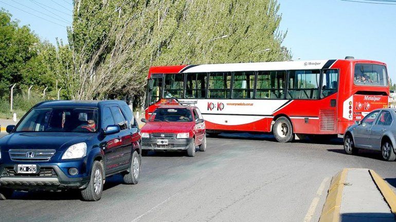 El tránsito por la Ruta 22 hace tiempo que resulta peligroso por su intensidad. El intendente Tortoriello solicitará que se apuren las obras y mejoras previstas.