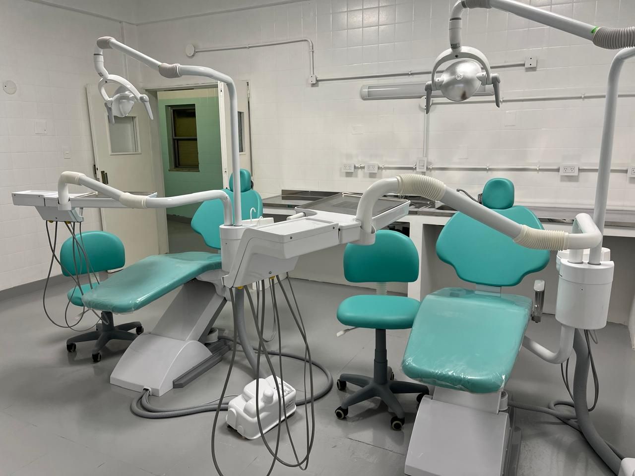 El Hospital de Cipolletti sufre por la falta de profesionales y por las carencias de insumos y medicamentos. En ese complejo panorama, llama la atención que no se utilice equipamiento nuevo instalado en el Hospital viejo, dependiente de aquél.