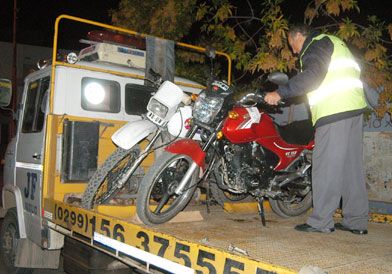Secuestran dos autos y cuatro motos en controles de tránsito