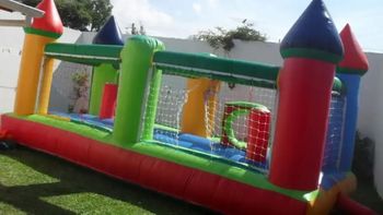 exploto un pelotero inflable, un nene de 3 anos salio disparado y esta grave